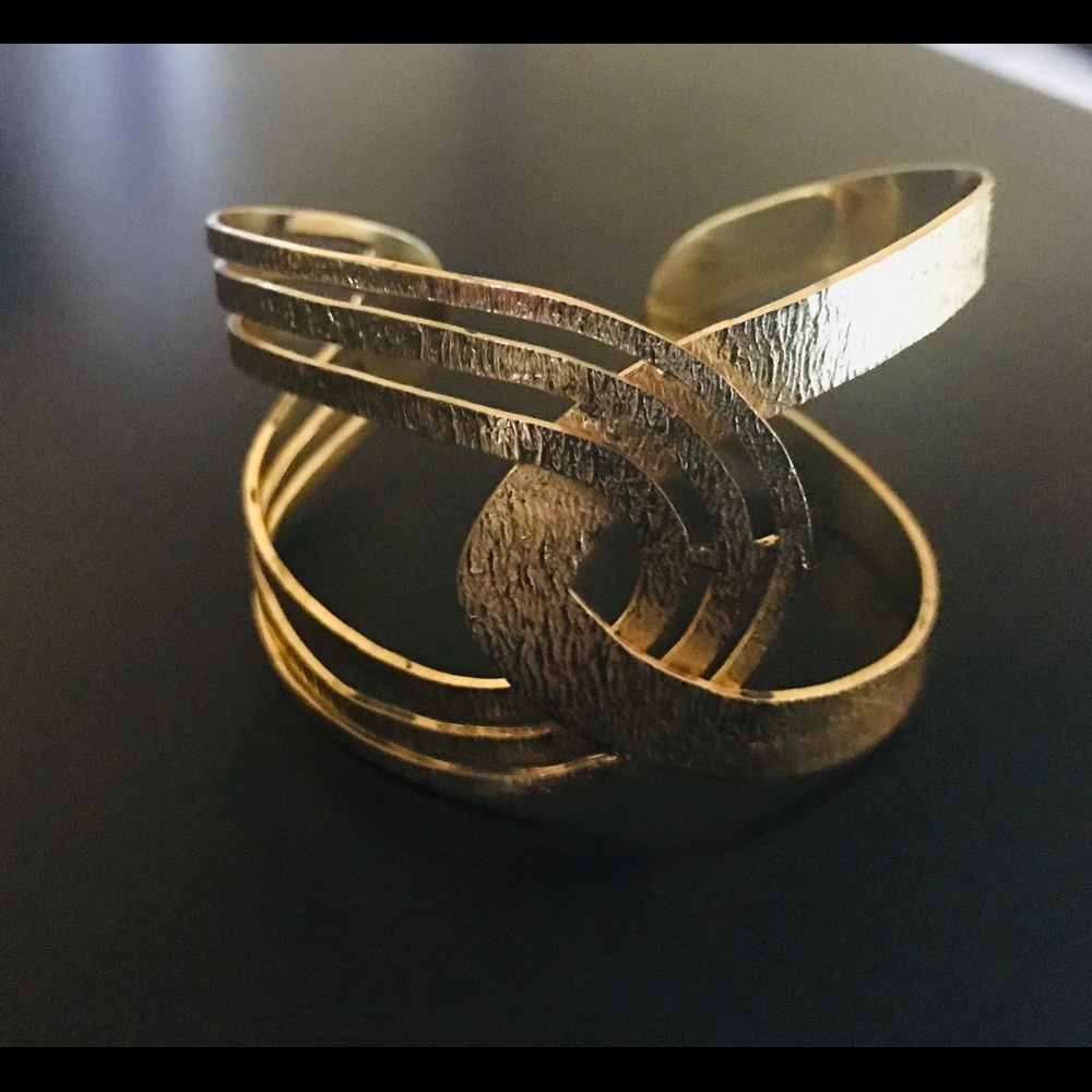 Cuff - Picture 3 of 9